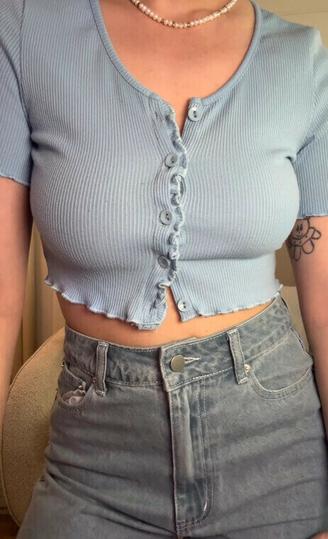 Camille LV nude star picture