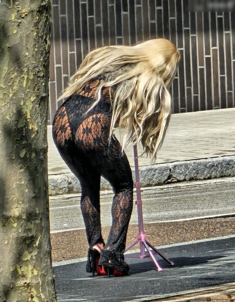 Wer ist das_ adult model pic