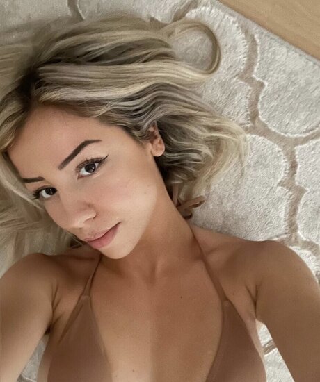 Wer ist das_ erotic model pics