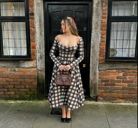 abbyhuxley model naked gallery