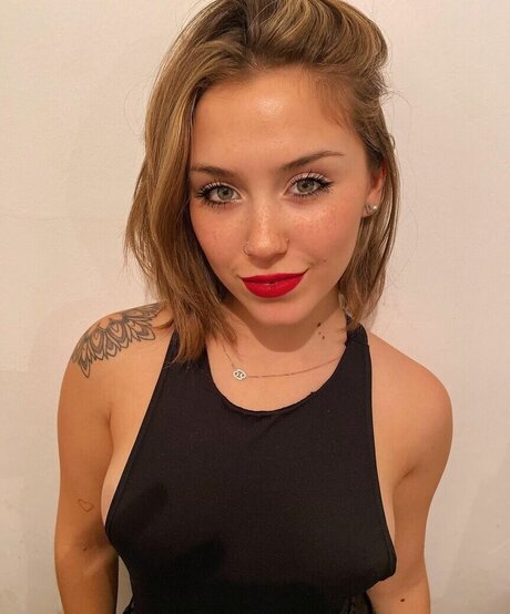 Valentina Borelli erotic pornstar img