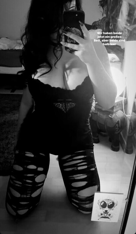 Gothminze model perfect pic