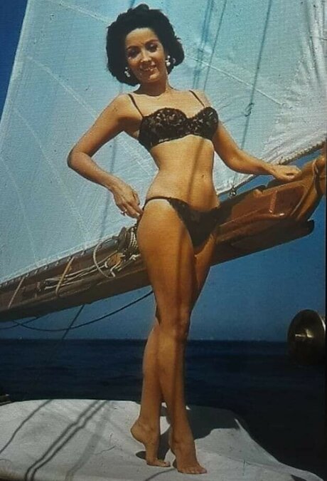 Vintage Sexy Celebs model free pics