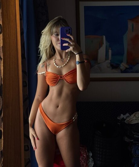 Giovana Aguilera model free img