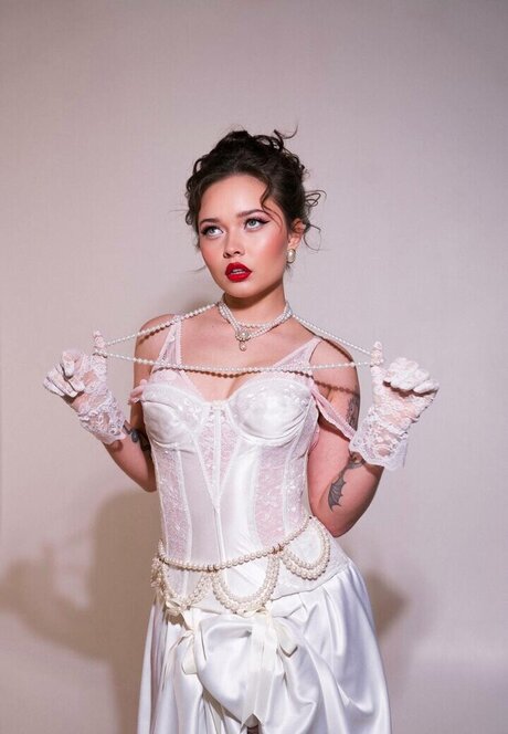 Enina24 erotic star image