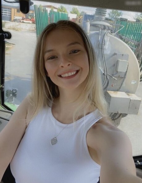 Paulas Landleben model top pic