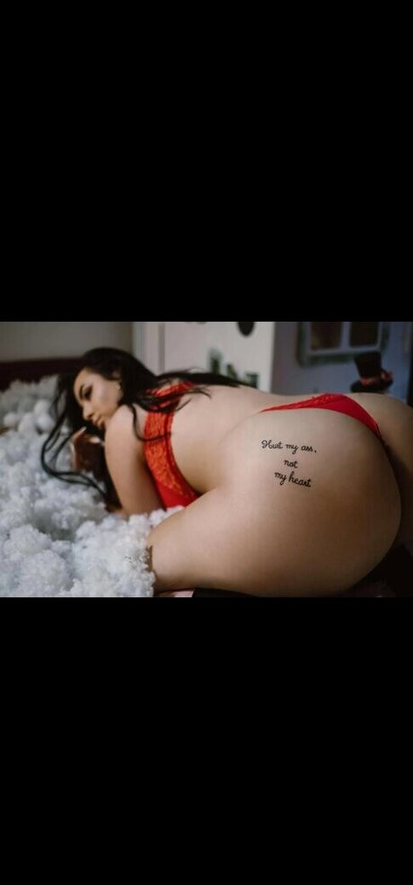 Ellyyelly hot pornstar photo