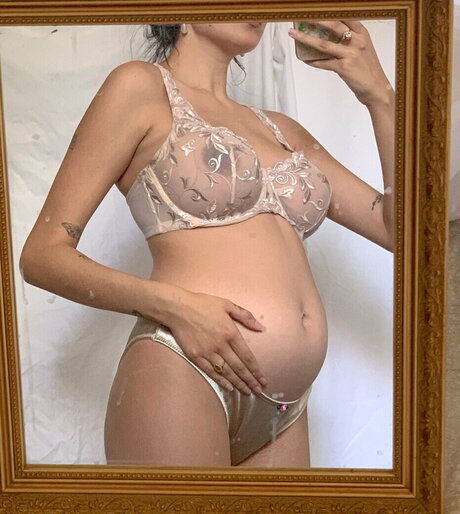 theitalianmom erotic model photo