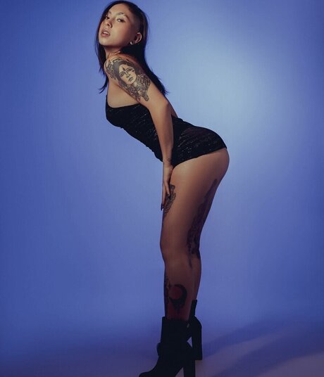 LupeHikari sexy model images