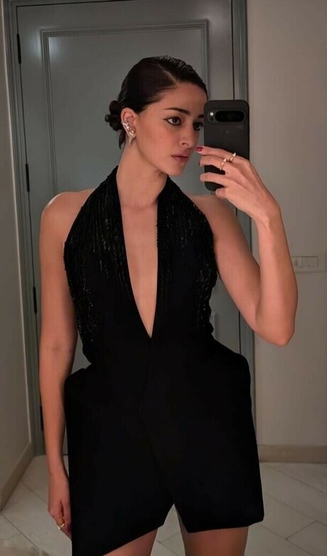 Ananya Pandey pornstar art archive