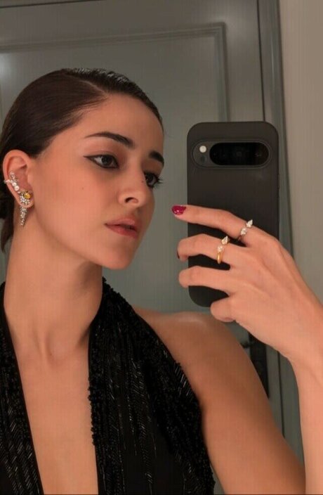 Ananya Pandey star top galleries