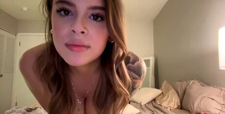 skylarmilosh nudes model picture