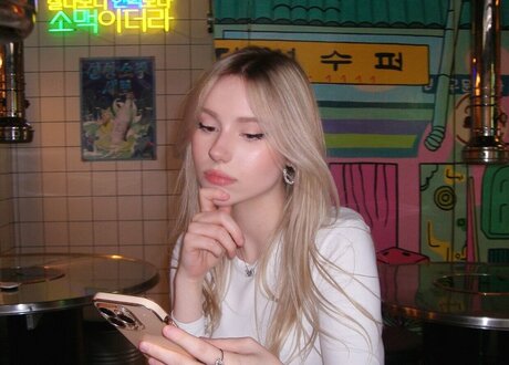 Kitty Mae model top images