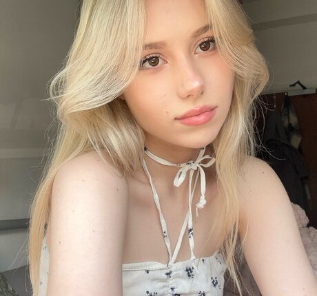 Kitty Mae model adult img