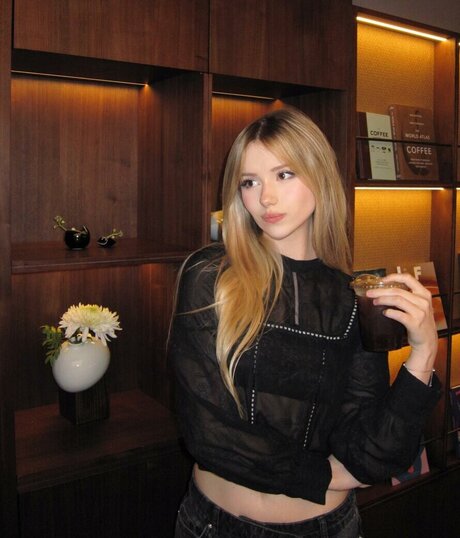 Kitty Mae naked model photos