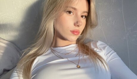 Kitty Mae beautiful actress img