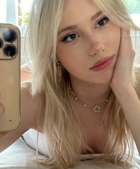 Kitty Mae adult model photos