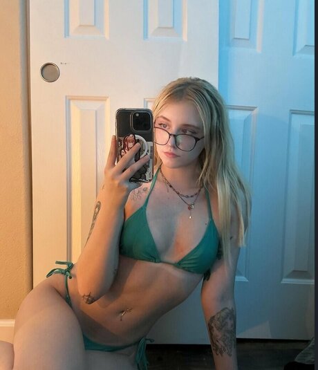 faeriies model porn archive