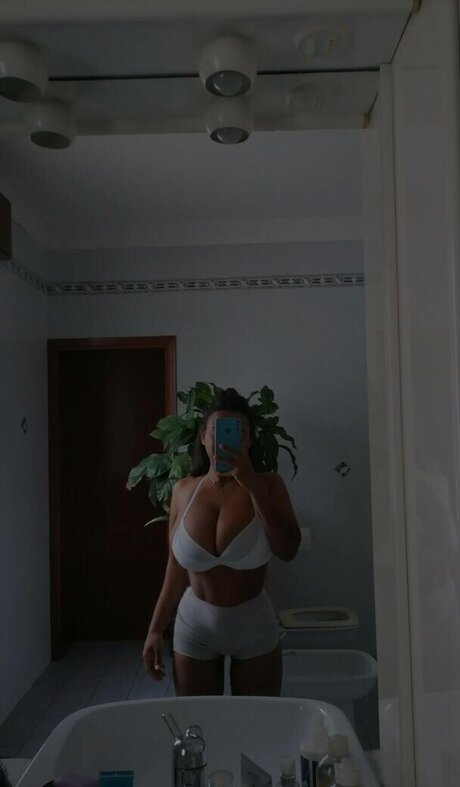 Mery Gatti model hd img