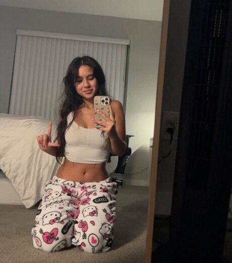 maneaterjade model naked picture