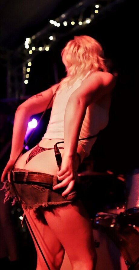 Amy Taylor art model images