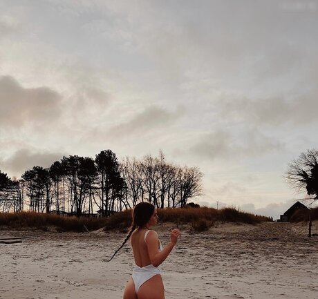 Jasmin Eller adult model picture