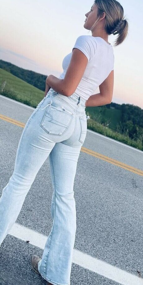 Kalia Hundley model hot images