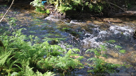 Agostinha Red top actress pictures