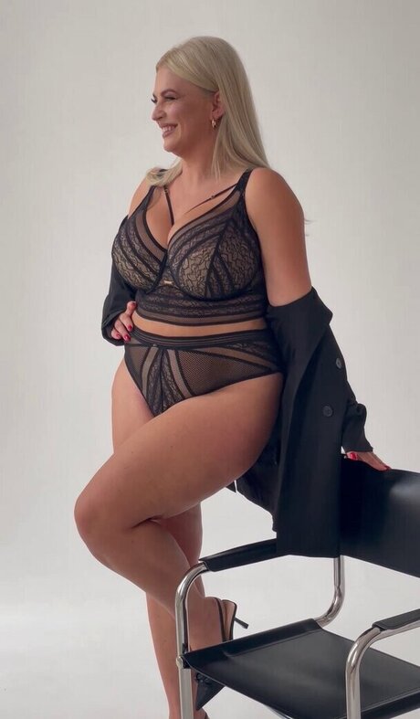 Ines Cudna naked model pic