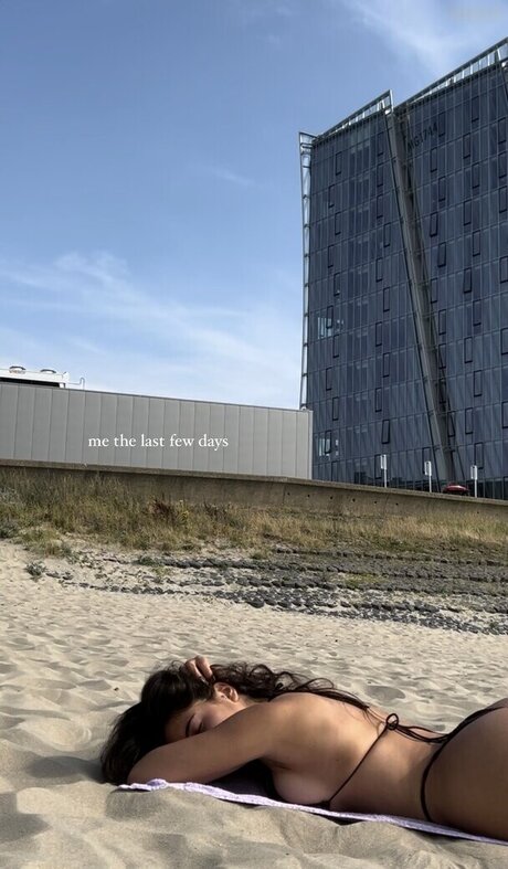 Lya Aylin hd pornstar pic