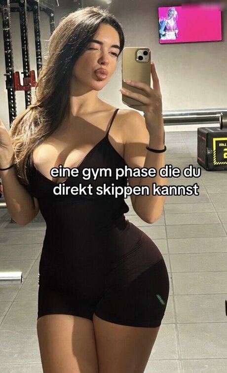 Lya Aylin star erotic pic