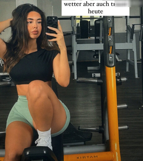 Lya Aylin top star images