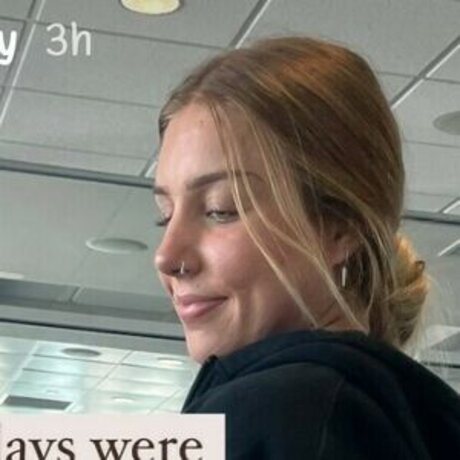 Emily Mangler pretty model photos