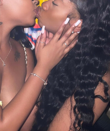 moreyaz model hot pics