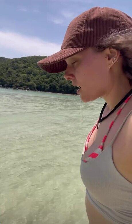 Sabrina Outdoor model beautiful pic