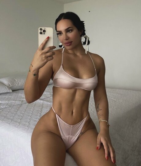 Andrea Valdiri adult model pic