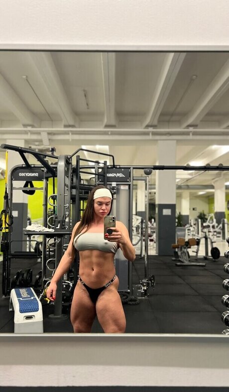 Sarah Slavotinek star nudes pics