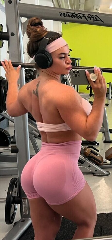 Sarah Slavotinek model adult pic