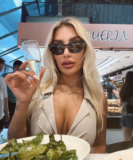 I rem Derici model perfect photo