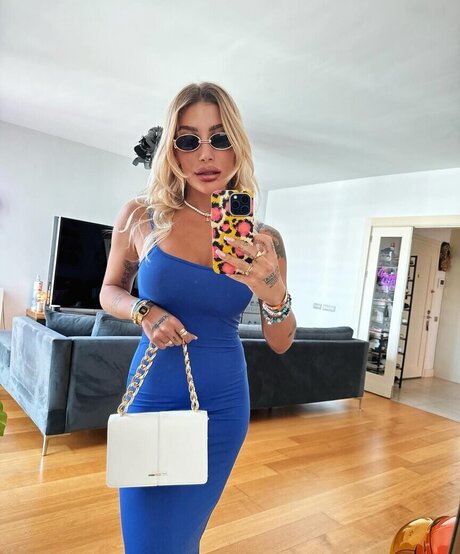 I rem Derici pornstar perfect pictures