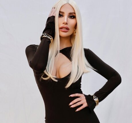 I rem Derici model beautiful photo