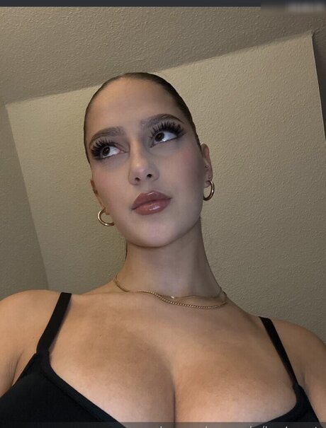 Leni pntr naked pornstar photo