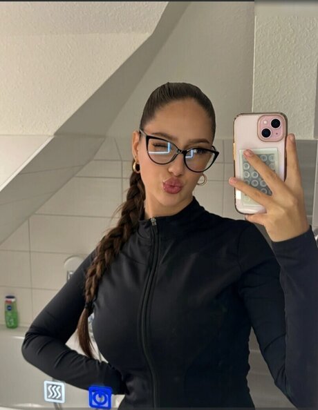 Leni pntr model best picture