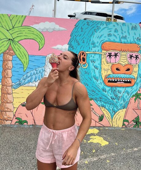 Aimee Cringle top star img