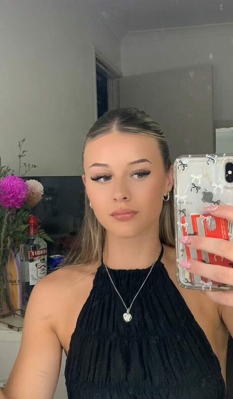 Shelby Fyfe model sexy photos