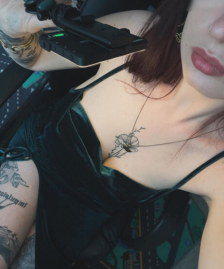 Kira Julie pornstar erotic img