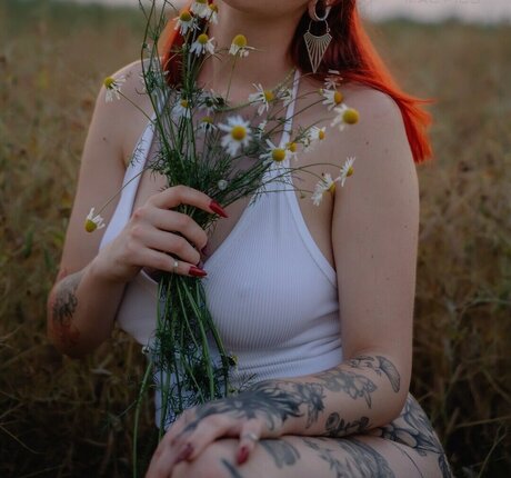 Kira Julie beautiful star photo