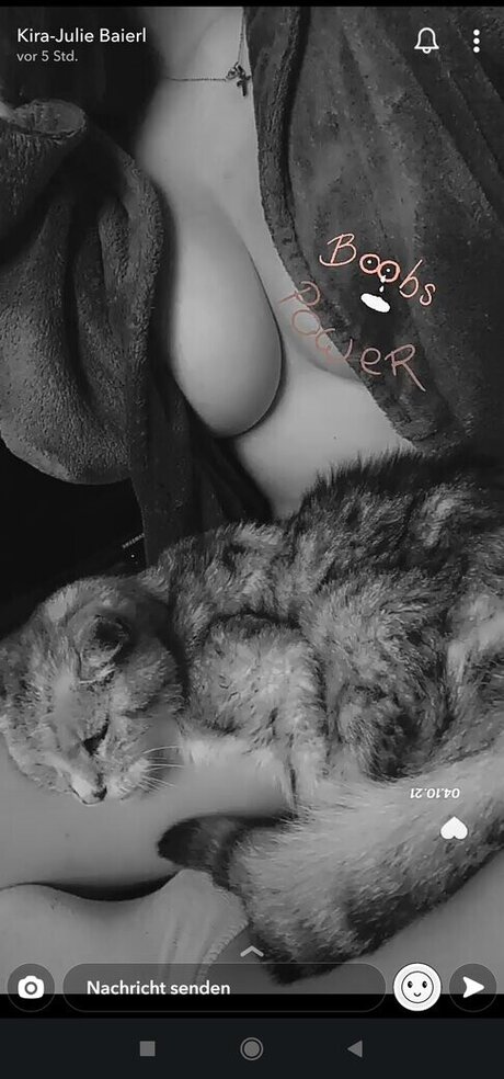 Kira Julie star pretty img