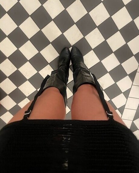 Badbunnyplays art model photo