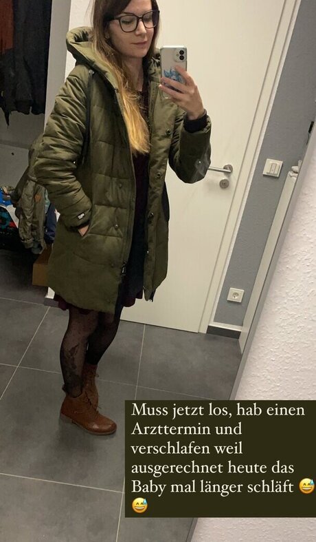 Jovlekaline model adult image